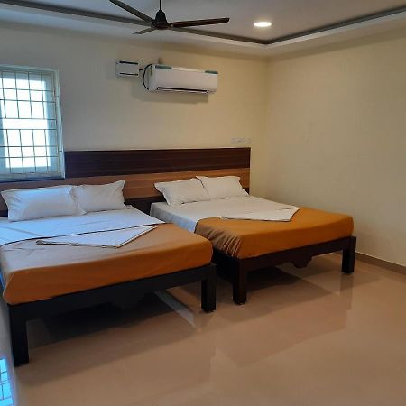Grk Residency Hotell Gūduvāncheri Exteriör bild