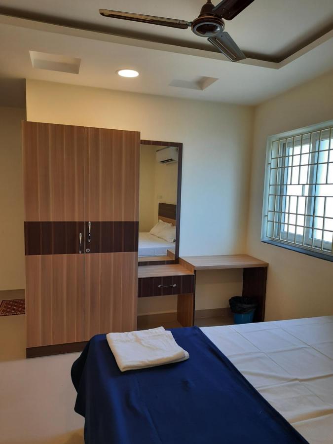 Grk Residency Hotell Gūduvāncheri Exteriör bild
